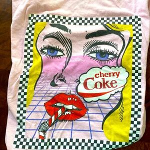 Coca Cola Cherry Coke L Pink graphic tee 100% cotton EUC ladies face red lips